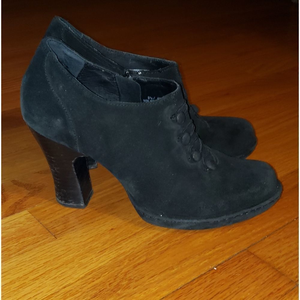 Born Black heels 